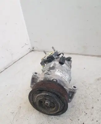 Volvo V40 Air conditioning (A/C) compressor (pump) 31348965