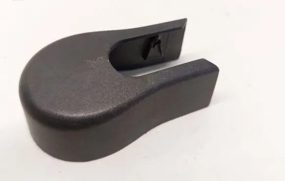 Rear wiper blade arm