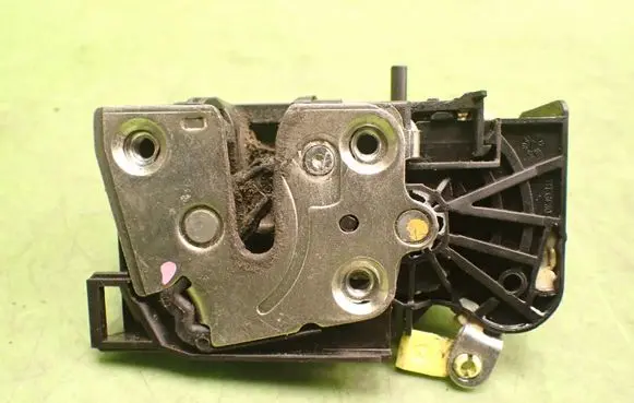 Dacia Logan II Rear door lock 825034213RF