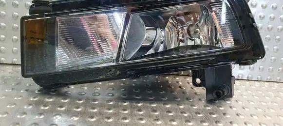 Volkswagen Touran II Front fog light 5TA941661