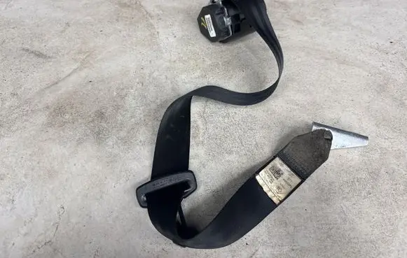 Volkswagen Golf V Rear seatbelt 1K9857806