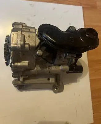 BMW 5 G30 G31 G38 Oil pump 7624135
