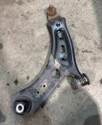 Fiat 500X Front lower control arm/wishbone 51961341
