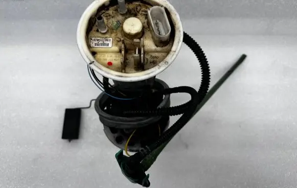 Audi A4 S4 B7 8E 8H Fuel injection high pressure pump 8E0919050D