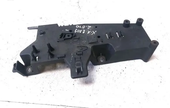 BMW X1 E84 Other engine bay part 13627810180