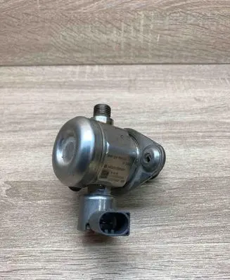 BMW 5 GT F07 Fuel injection high pressure pump 7595339 0261520068