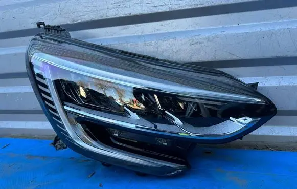 Renault Megane IV Headlight/headlamp 260105675R 90196963