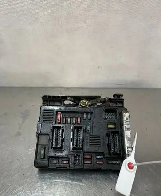 Peugeot 208 Fuse box set 9643498780B4