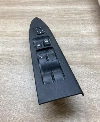 Mitsubishi Endeavor Electric window control switch MR587943