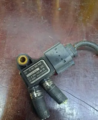 Mercedes-Benz E W211 Air pressure sensor A0061534928 0281002823