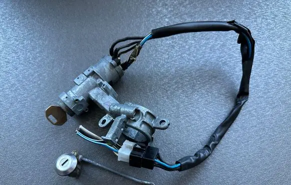 Mitsubishi Pajero Ignition lock MB171175