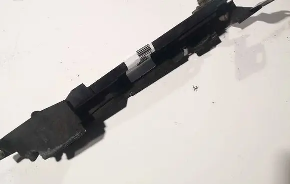 Fender mounting bracket