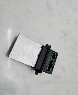Nissan Micra Heater blower motor/fan resistor F657165WL