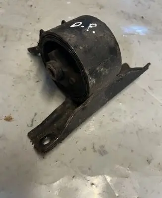 Engine mount bracket