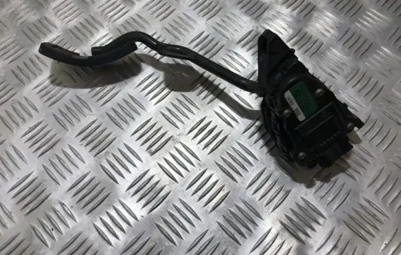 Audi A4 S4 B5 8D Accelerator throttle pedal 8d2721523f 6pv008026-09