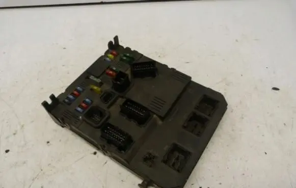 Citroen Berlingo Fuse module 9657999680
