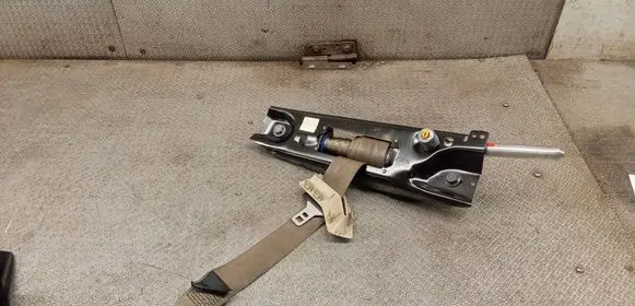 Volvo V70 Front seatbelt 39865063