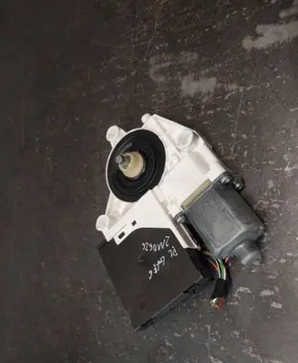 Volkswagen Golf VI Front door window regulator motor 5K0959793 5K0959701H