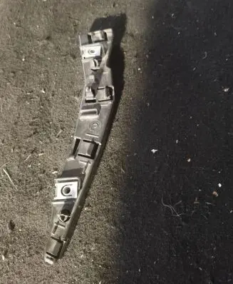 Opel Mokka B Front bumper mounting bracket 9835214380
