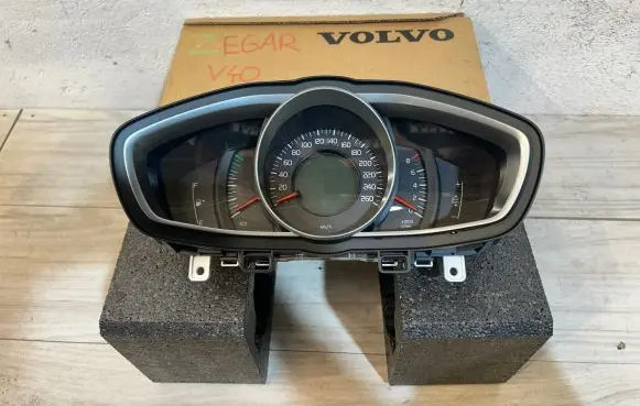 Volvo V40 Speedometer (instrument cluster)