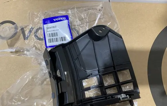 Volvo XC40 Front bumper mounting bracket 32341535
