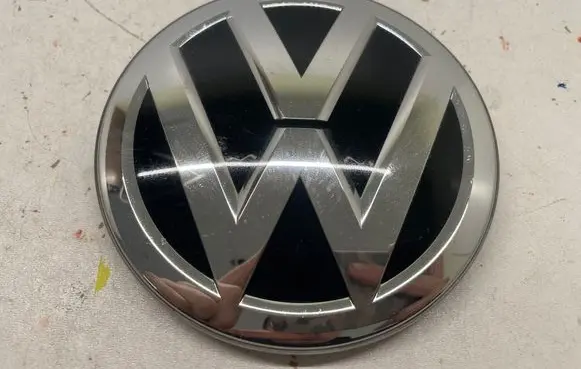 Volkswagen Touran III Manufacturer badge logo/emblem 5TA853601