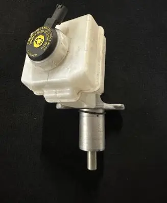 BMW X3 G01 Brake fluid reservoir 6856836