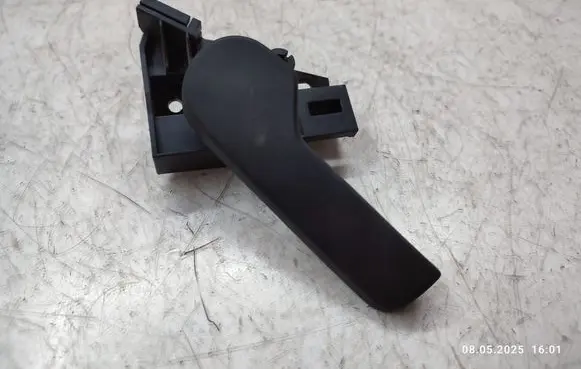 Volkswagen Tiguan Engine bonnet (hood) release handle 1K1823633