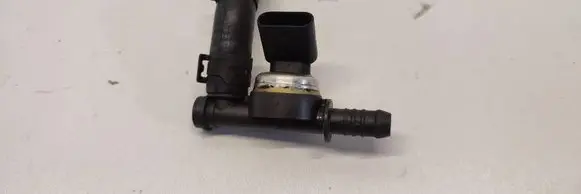 Volkswagen Tiguan Fuel pressure sensor 04B906054G