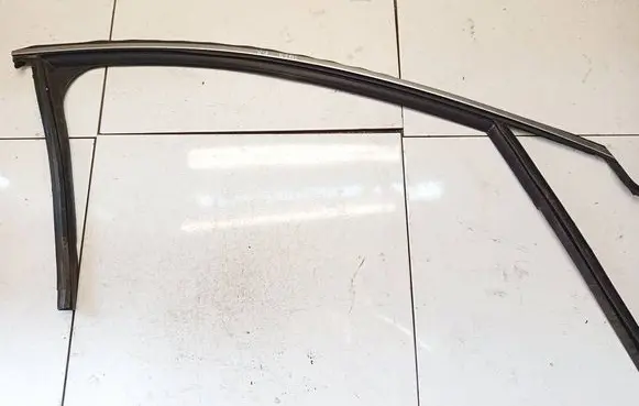 Volvo V40 Front door glass trim molding 31278599