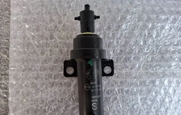 Alfa Romeo Giulia Headlight washer spray nozzle 2660021 4716 R6371