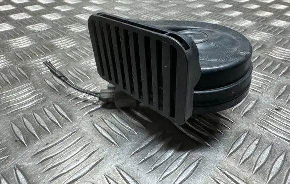 Land Rover Range Rover Velar Horn signal J8a213801AB 14062017 1237F142