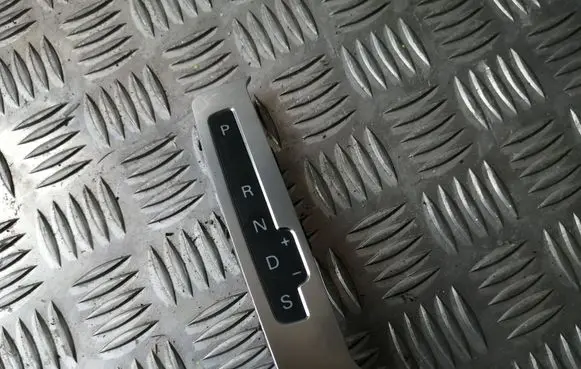 Audi A6 S6 C6 4F Gear shift selector indicator 4F1713463D