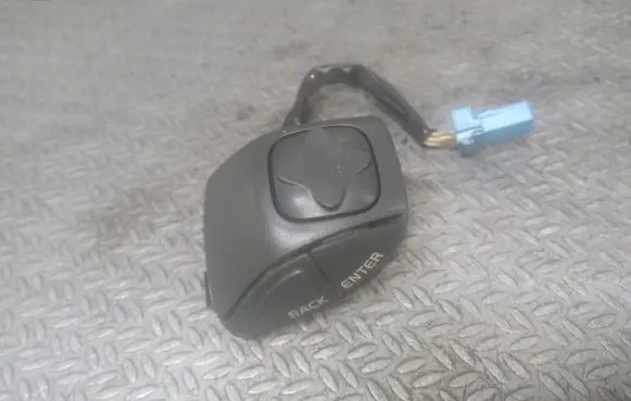 Volvo V70 Steering wheel buttons/switches 3533843