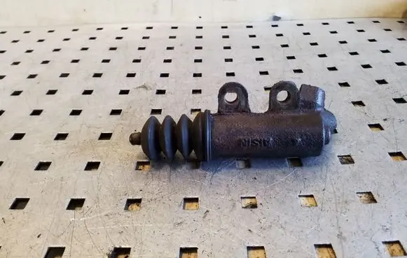 Clutch slave cylinder