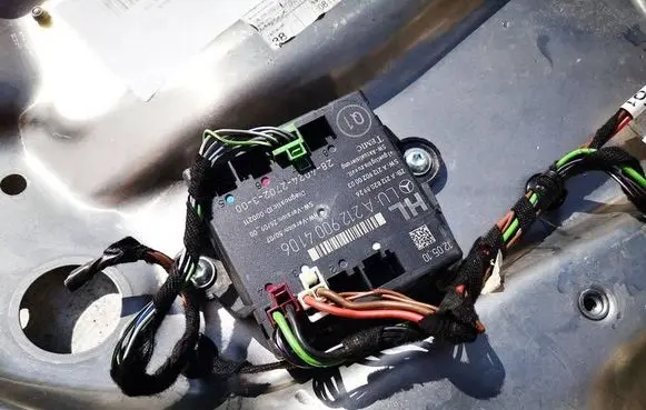 Mercedes-Benz C AMG W204 Door control unit/module A2129004106
