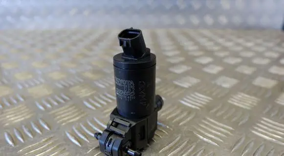 Toyota Prius (XW50) Windscreen/windshield washer pump 853300E030