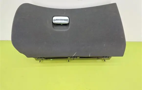 Alfa Romeo GT Glove box