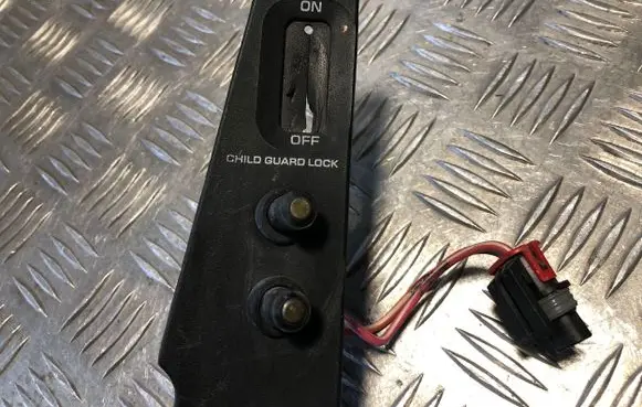 Chrysler Voyager Child safety switch 4481063
