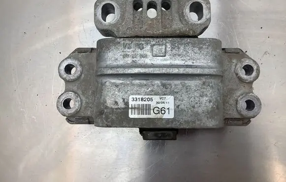 Volkswagen Touran II Engine mount bracket 1K0199555 3318205