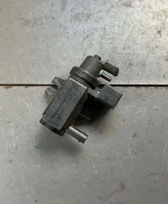 BMW 3 E90 E91 Turbo solenoid valve 70206301