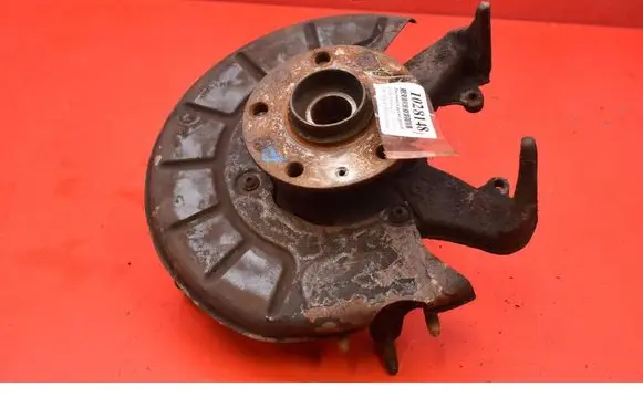 Skoda Octavia Mk2 (1Z) Front wheel hub spindle knuckle