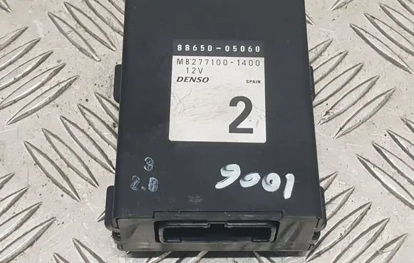 Toyota Avensis T220 Air conditioning/heating control unit 8865005060