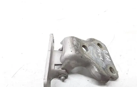 Land Rover Freelander Front door lower hinge 