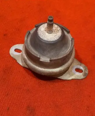 Citroen C5 Engine mount bracket