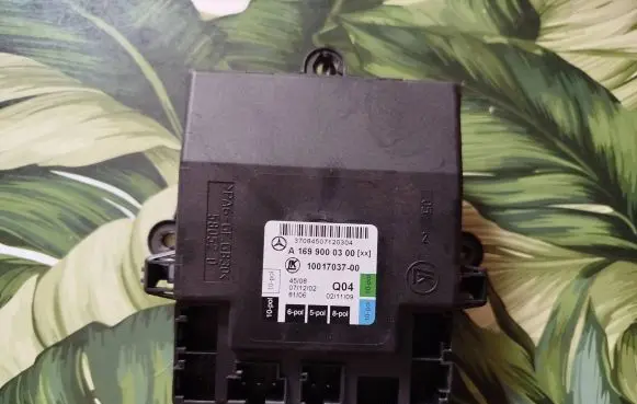 Mercedes-Benz A W169 Door control unit/module A1699000300 1001703700 37084507120304