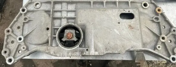 Volkswagen Touran I Front subframe 1k0199369g