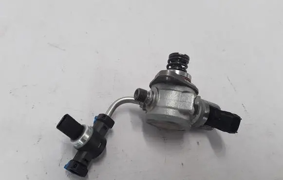 Volvo XC60 Fuel injection high pressure pump 31437903