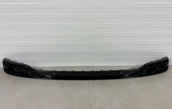 Rear bumper trim bar molding