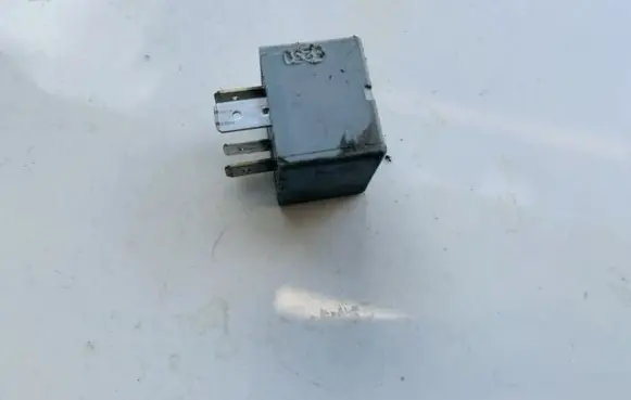 Volkswagen PASSAT B3 Other relay 141951253B 20240072